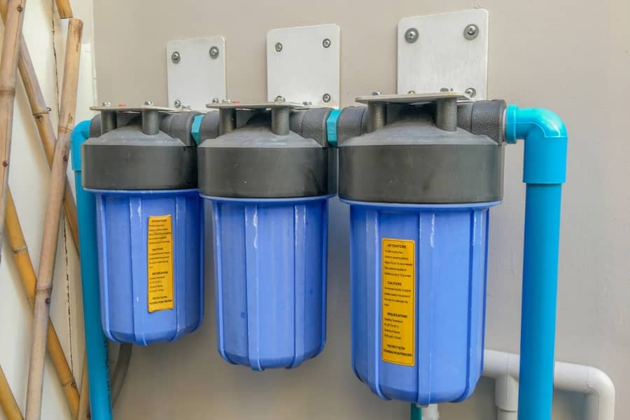 Multi-stage water filtration system for residential use