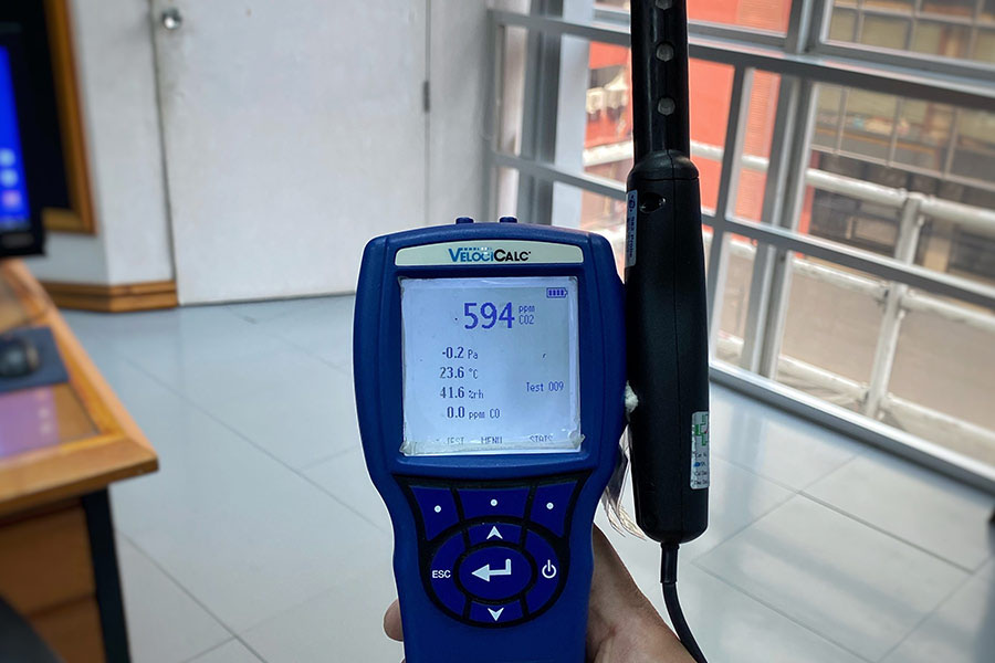 Home air quality monitor displaying indoor CO2 levels