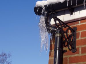 how to keep pipes from freezing